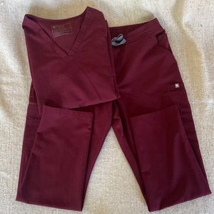 FIGS Scrubs Set